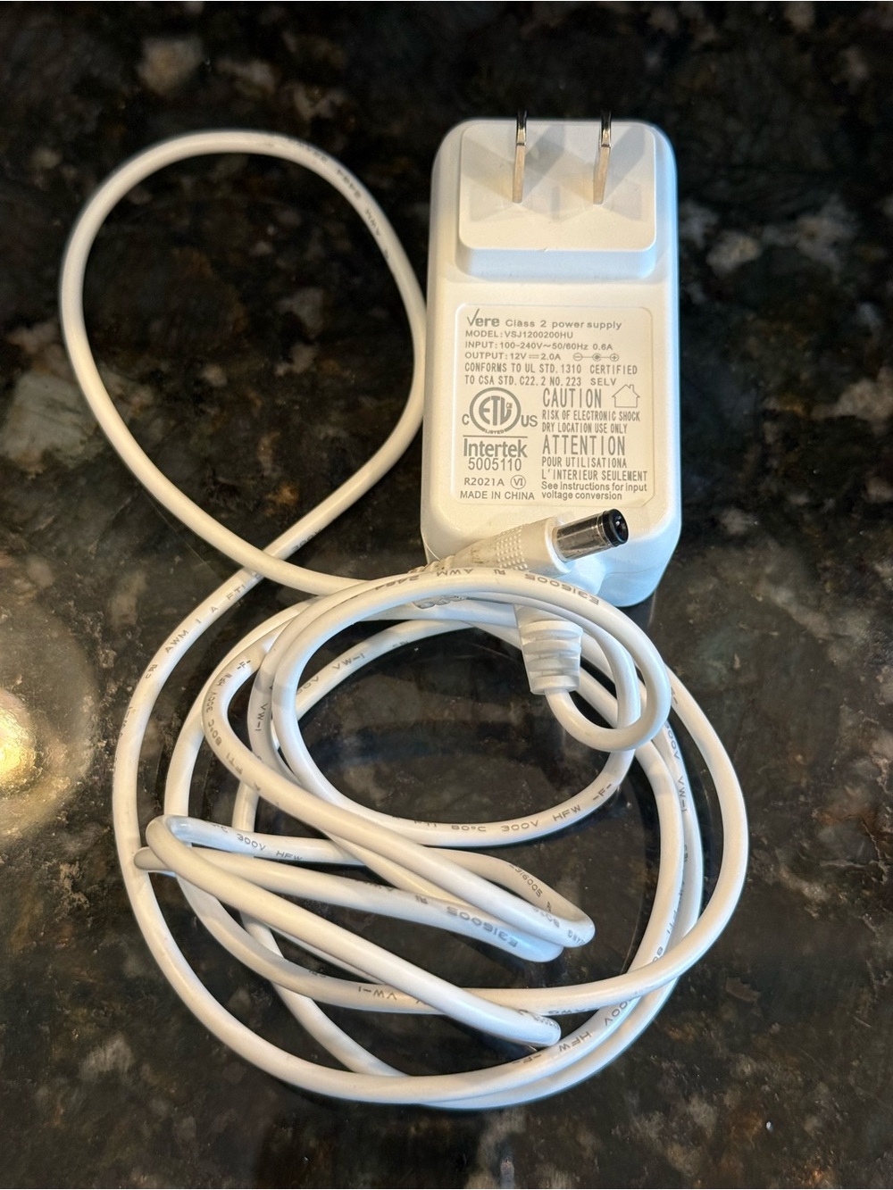 Vere White Power Adapter with Cable 12v
